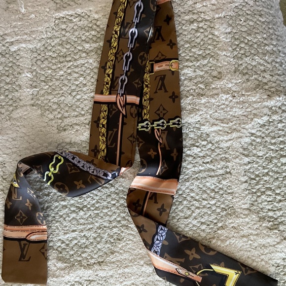 Louis Vuitton Monogram Confidential Bandeau Scarf Brown (M78655) - Picture 2 of 6